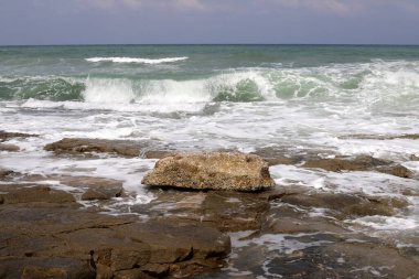 İsrail devletinin kuzeyinde Akdeniz 'in ıssız kıyıları 