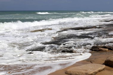 İsrail devletinin kuzeyinde Akdeniz 'in ıssız kıyıları 