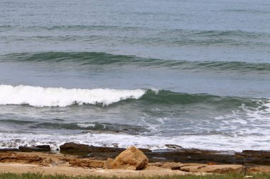İsrail devletinin kuzeyinde Akdeniz 'in ıssız kıyıları 