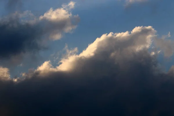 Awan Badai Hitam Langit Pagi Mediterania Israel Utara — Stok Foto