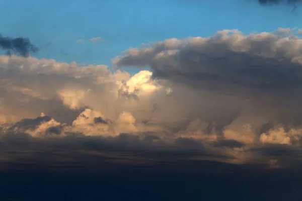 Awan Badai Hitam Langit Pagi Mediterania Israel Utara — Stok Foto