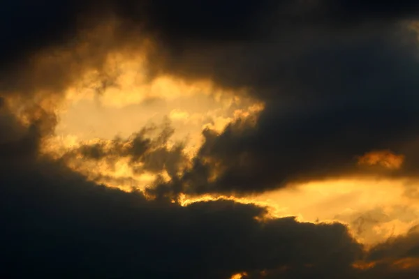 以色列北部地中海上空的晨空乌云 — 图库照片