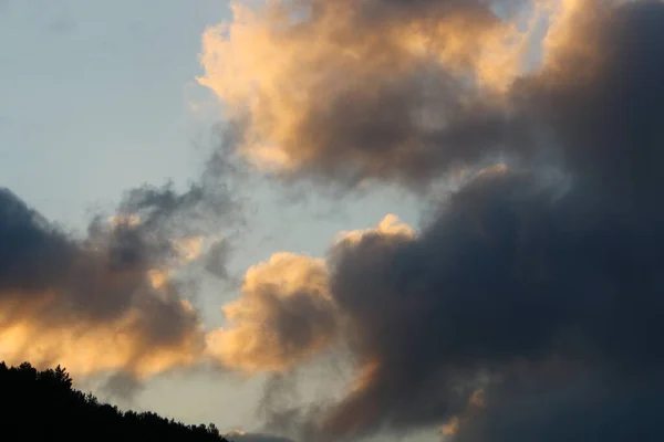 Fekete Vihar Felhők Reggeli Égbolton Földközi Tenger Felett Észak Izraelben — Stock Fotó