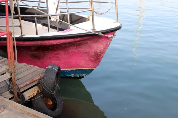 Barca Ormeggiata Nel Porto Marittimo Akko Nel Nord Israele — Foto Stock