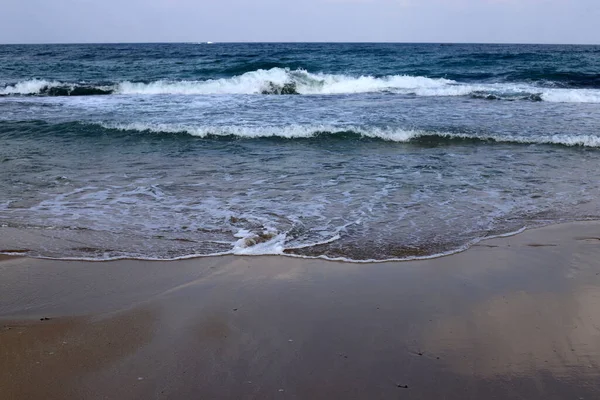 Praia Areia Nas Margens Mar Mediterrâneo Norte Israel Verões Muito — Fotografia de Stock