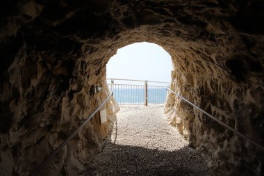 İsrail 'in kuzeyindeki Akdeniz kıyılarındaki yeraltı mağaraları Rosh Hanikra 