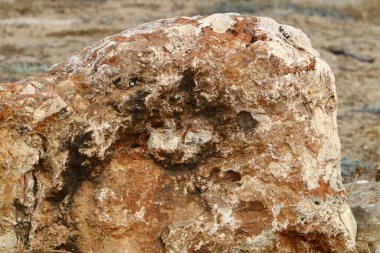 İsrail 'in kuzeyindeki dağlara yakın taş ve kaya dokusu 