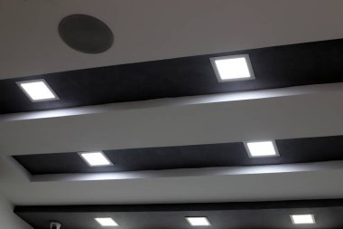 İsrail 'deki inşaatın soyut mimari detayları. İnşaatta geometrik şekiller 