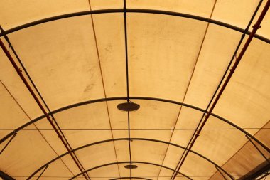 İsrail 'deki inşaatın soyut mimari detayları. İnşaatta geometrik şekiller 