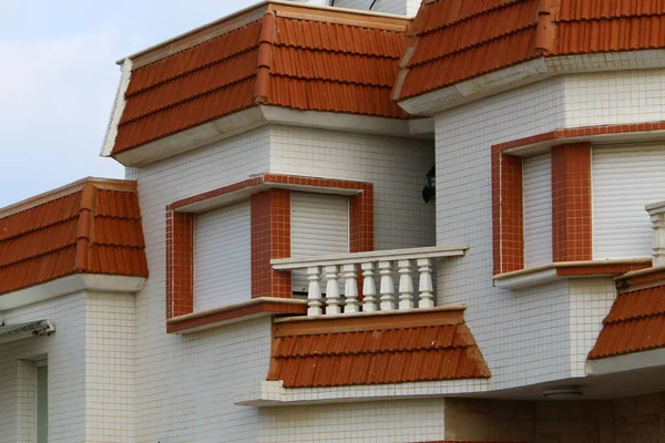 Fragmento Telhado Azulejos Detalhes Arquitetônicos Habitação Israel — Fotografia de Stock