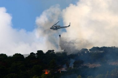 Bir Birleşmiş Milletler helikopteri İsrail-Lübnan sınırındaki yangını söndürdü 