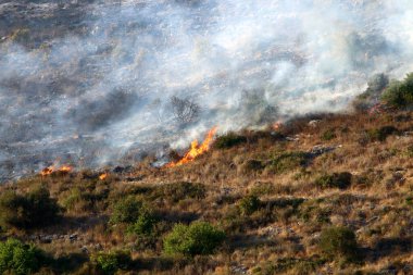 Bir Birleşmiş Milletler helikopteri İsrail-Lübnan sınırındaki yangını söndürdü 