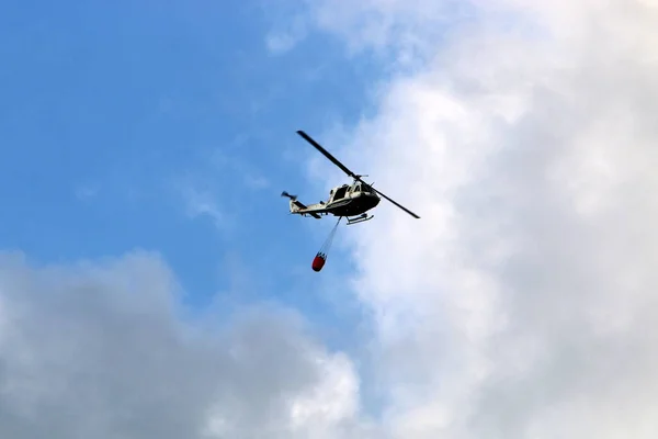 Ein Hubschrauber Der Vereinten Nationen Löscht Ein Feuer Der Israelisch — Stockfoto