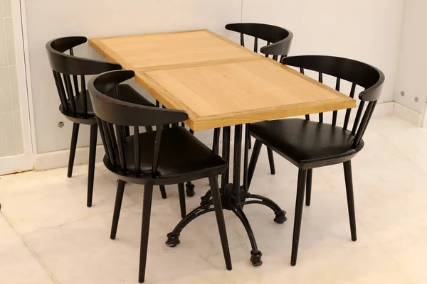 Židle Stoly Nepracovní Kavárně Uzavřené Během Pandemie Covid — Stock fotografie