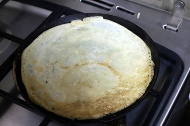 Ekmek ve fırın ürünleri İsrail 'de bir bakkalda satılıyor. 