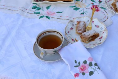 Ekmek ve fırın ürünleri İsrail 'de bir bakkalda satılıyor. 