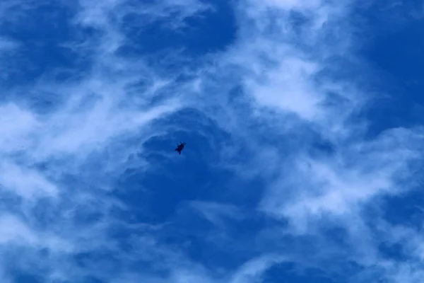 Nuvens Chuva Contra Céu Azul Sobre Mar Mediterrâneo Norte Israel — Fotografia de Stock