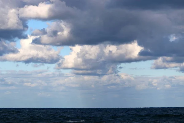 Nubes Lluvia Sobre Cielo Azul Sobre Mar Mediterráneo Norte Israel — Foto de Stock