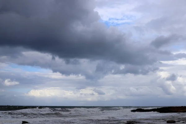 Nubes Lluvia Sobre Cielo Azul Sobre Mar Mediterráneo Norte Israel — Foto de Stock