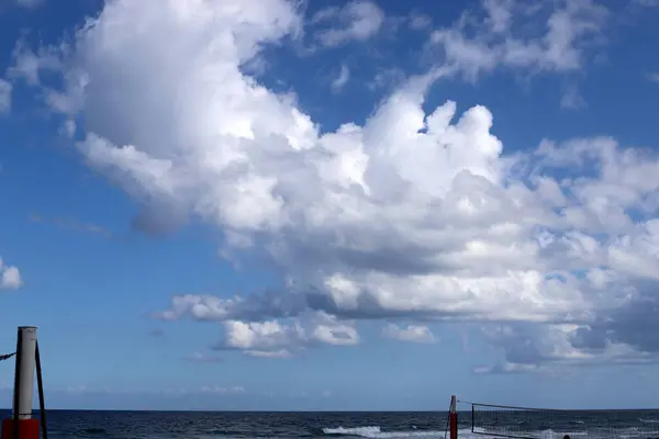 Nuages Pluie Contre Ciel Bleu Dessus Mer Méditerranée Dans Nord — Photo