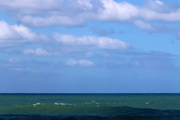 Nuvens Chuva Contra Céu Azul Sobre Mar Mediterrâneo Norte Israel — Fotografia de Stock