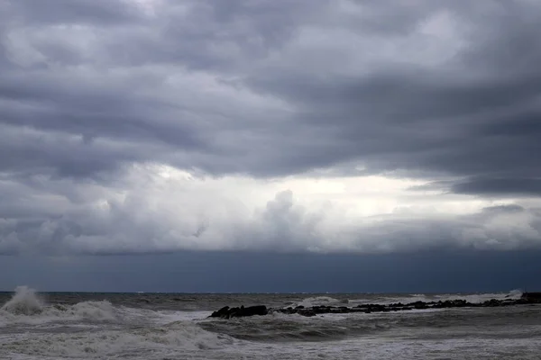 Дождевые Облака Фоне Голубого Неба Над Средиземным Морем Севере Израиля — стоковое фото