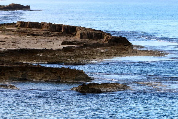 Medelhavets Klippiga Kust Norra Israel Lagerbild Bordet — Stockfoto