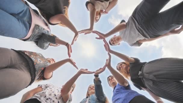 円陣手を重ねてストック動画 ロイヤリティフリー円陣手を重ねて動画 Depositphotos