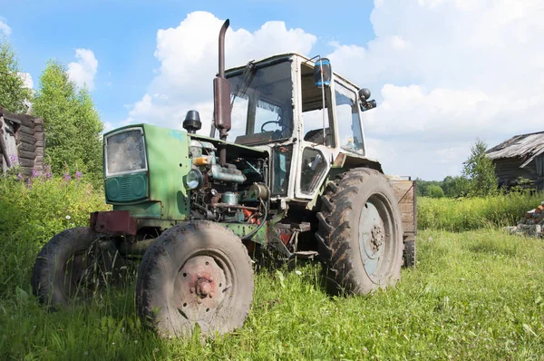 Vecchio Trattore Ruote Con Rimorchio — Foto Stock