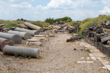 Celile Denizi - Kineret, İsrail Golan Tepeleri üzerinde Yunan - Roma kentinin M.ö. 3 - 8 yy Hippus - Susita kalıntıları sütununda kalıntıları yakın: