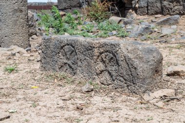 İçinde terk edilmiş köy Deir Qeruh Golan Tepeleri, İsrail içinde 6 yy Hıristiyan manastır kalıntıları