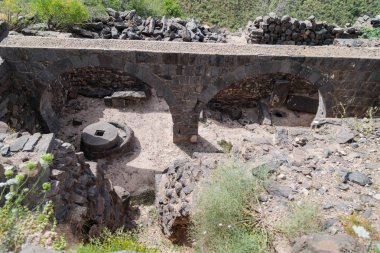 Eski Yahudi Gamla İmparatorluk orduları tarafından 67 yıl reklam, İsrail yok Golan Tepeleri üzerinde kalıntıları üzerine bir petrol rafinerisi kalıntıları