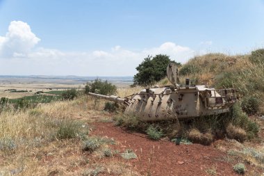 Yok edilen İsrail tankı İsrail 'in Golan Tepeleri' ndeki Kıyamet Günü 'nün (Yom Kippur Savaşı) ardından Suriye sınırına yakın.