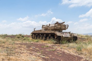 Yok edilen İsrail tankı İsrail 'in Golan Tepeleri' ndeki Kıyamet Günü 'nün (Yom Kippur Savaşı) ardından Suriye sınırına yakın.