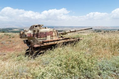 Yok edilen İsrail tankı İsrail 'in Golan Tepeleri' ndeki Kıyamet Günü 'nün (Yom Kippur Savaşı) ardından Suriye sınırına yakın.