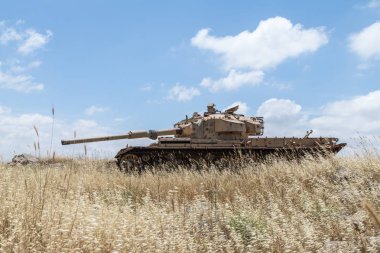 Yok edilen İsrail tankı İsrail 'in Golan Tepeleri' ndeki Kıyamet Günü 'nün (Yom Kippur Savaşı) ardından Suriye sınırına yakın.