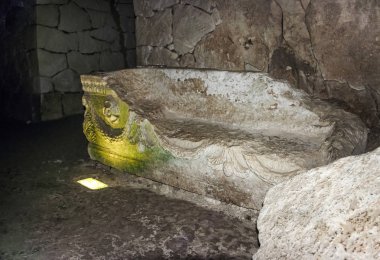 Bahis She'arim Milli Parkı içinde İsrail'Kiriyat Tivon kentin nekropol iç odadaki lahit