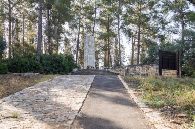 Nahariyya, İsrail, 16 Haziran, 2018: Memorial Hagana - IDF - Kurtuluş Savaşı İsrail Nativ Hashayara köyü yakınındaki sırasında pususunda zırhlı araçları hakkında bir hikaye-İbranice ile