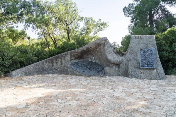 Nahariyya, İsrail, 16 Haziran, 2018: Memorial Hagana - IDF - Kurtuluş Savaşı İsrail Nativ Hashayara köyü yakınındaki sırasında pususunda zırhlı araçları hakkında bir hikaye-İbranice ile