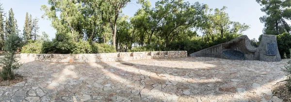 Nahariyya, İsrail, 16 Haziran, 2018: Memorial Hagana - IDF - Kurtuluş Savaşı İsrail Nativ Hashayara köyü yakınındaki sırasında pususunda zırhlı araçları hakkında bir hikaye-İbranice ile