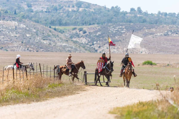 Tiberias, İsrail, 07 Temmuz 2018: Yeniden yapılanma, boynuzları, Hıttin savaşı 1187. Atlı savaşçıları Haçlılar savaş alanına git.