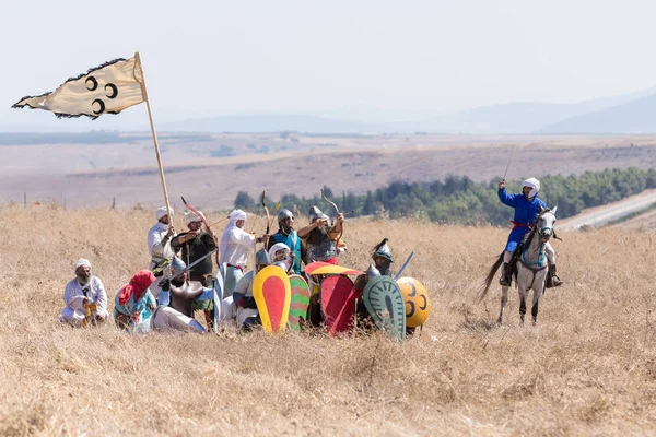 Tiberias, İsrail, 07 Temmuz 2018: Yeniden yapılanma, boynuzları, Hıttin savaşı 1187. Selahaddin'ın savaşçı Haçlılar saldırı savaş püskürtmek için hazırlanıyorlar.