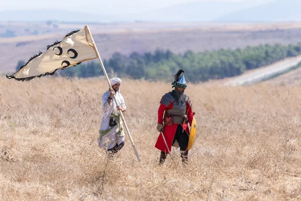 Tiberias, İsrail, 07 Temmuz 2018: Yeniden yapılanma, boynuzları, Hıttin savaşı 1187. Selahaddin Eyyubi ordusunu temsilcileri savaş Haçlılar ile karşılamak gitmek.