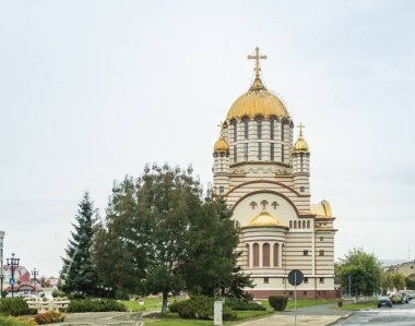 Fagaras, Romanya, 07 Ekim 2017: St. John Baptist Katedrali Romanya Fagaras şehrin ana caddesi üzerinde Binası