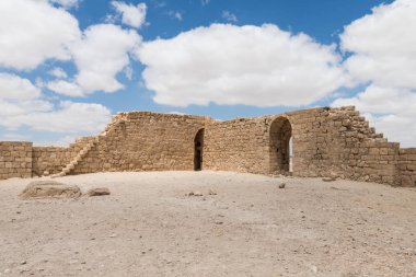 Nabataean şehir Avdat, Israil'deki Judean desert tütsü yolu üzerinde bulunan merkez kale avlusu. Unesco Dünya Mirası listesinde bulunan.