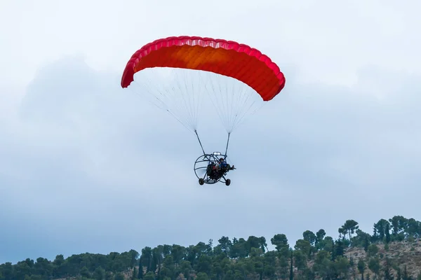 Αφούλα Ισραήλ Αυγούστου 2018 Πιλότος Που Πετά Ένα Μηχανοποιημένο Αλεξίπτωτο — Φωτογραφία Αρχείου