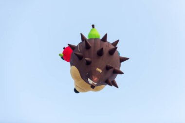 Afula, İsrail, 3 Ağustos, 2018: gökyüzü sıcak hava balonuna bir kirpi sıcak hava balon Festivali şeklinde