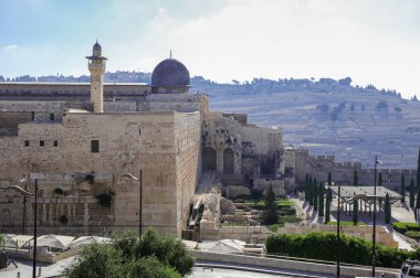 Kudüs, İsrail, 18 Ağustos 2018: Sabah erken görünümünü Mescid-i Aksa, El-Ghawanima Kulesi ve kazı eski şehir Kudüs İsrail'in batı duvarının yakınında