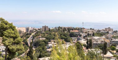 Panoramik şehir Safed (Zefat, Tsfat) ve Celile Denizi Kuzey İsrail