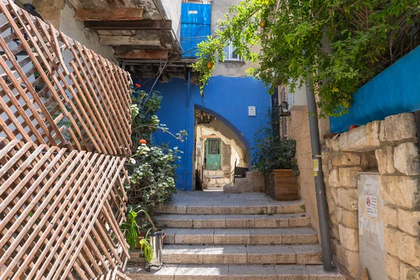 Safed, İsrail, 08 Eylül 2018: Safed eski şehir Yahudi mahallesinde sabahın erken saatlerinde sakin bir sokakta